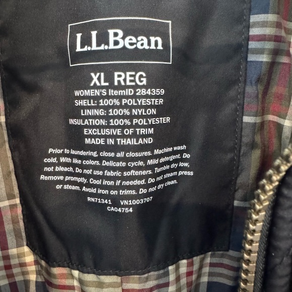 L.L. Bean Women’s Quilted Diamond-Stitch Puffer Jacket - Picture 3 of 12